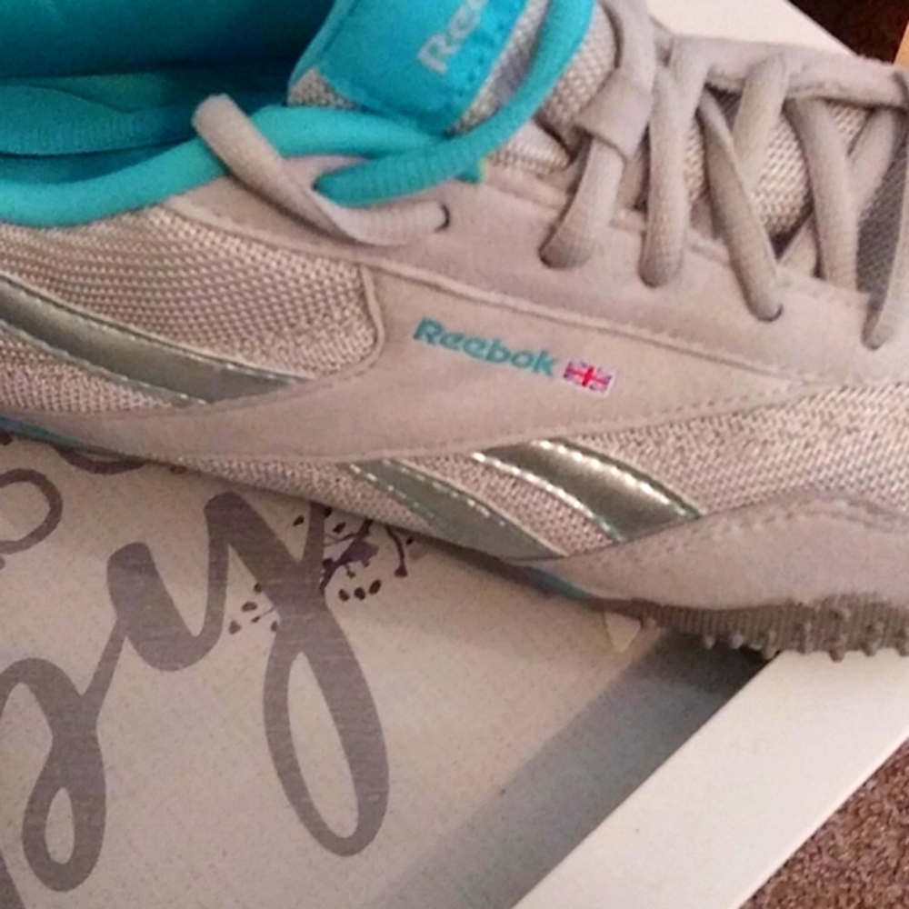 Classic Women's Reebok - Picture 3 of 8